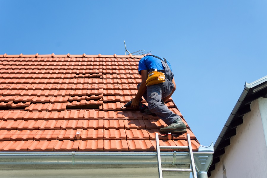 5 Simple Tips for Effective Roof Maintenance