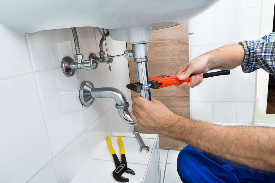 How to hire a professional plumber?