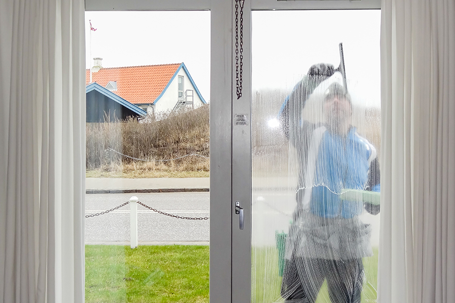 Cleaning a Window The Green Way