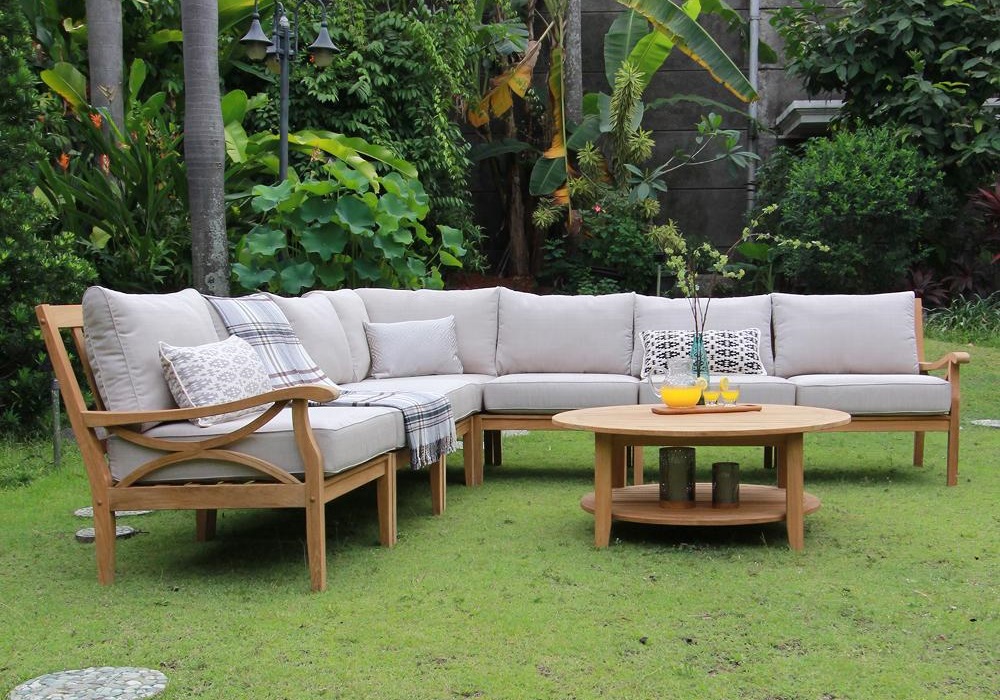 Helpful Tips When Choosing Outdoor Furniture