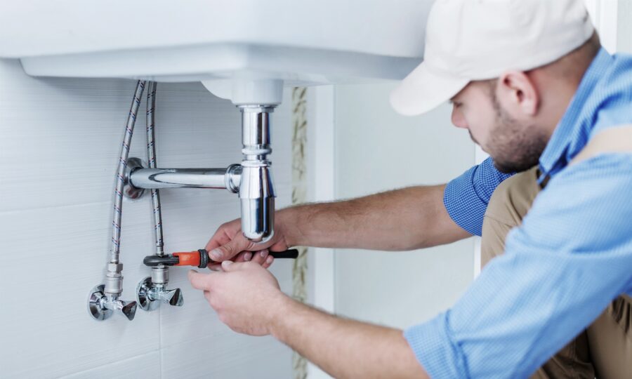 5 Things to Look for When Hiring a Plumber