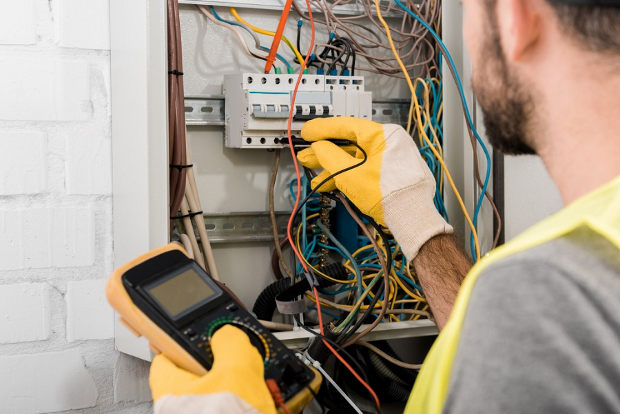 Top 5 Benefits of Hiring a Licensed Electrician