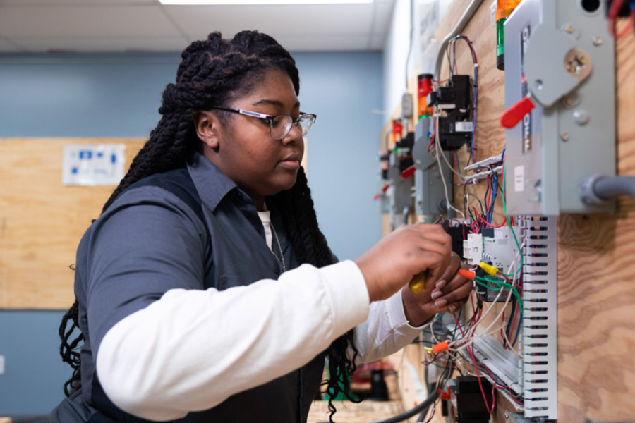 How to Become an Electrician Step by Step Guide